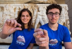 Israeli students Almog Simoni (left) and Amit Omer, who found the ancient Hasmonean-era coins during Hanukkah. Photo: Noam Revkin-Fenton.