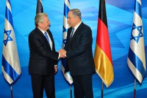 German President Joachim Gauck (left) meets Israeli Prime Minister Benjamin Netanyahu on Sunday in Jerusalem. Photo: PM of Israel via Twitter.