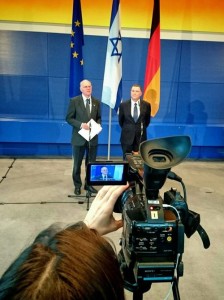 German Bundestag President Norbert Lammert and Israeli Knesset Speaker Yuli Edelstein. Photo: Twitter. 