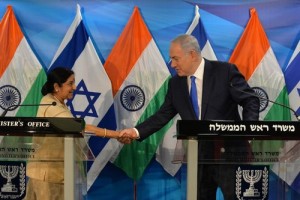 Indian Foreign Minister Sushma Swaraj meets with Israeli Prime Minister Benjamin Netanyahu. Photo: Kobi Gideon/GPO.