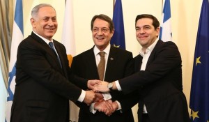 Israeli Prime Minister Benjamin Netanyahu, left, Cyprus President Nicos Anastasiades and Greek Prime Minister Alexis Tsipras at a trilateral meeting. The leaders announced plans to set up gas pipeline. Photo: Twitter.