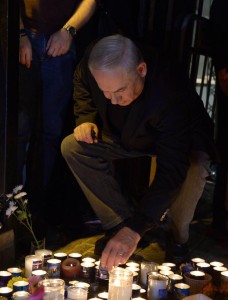 Prime Minister lights a candle at the scene of the Tel Aviv attack. Photo: Facebook.