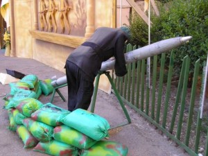 A Hezbollah fighter preparing a rocket. Photo: Wikimedia Commons.