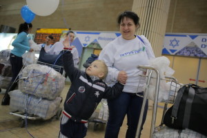 Two of the newest Ukrainian immigrants to Israel. They arrived Tuesday on a flight sponsored by the International Fellowship of Christians and Jews. Photo: Daniel Bar-On.