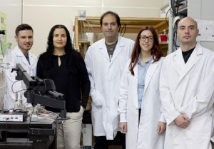 Dr. Shira Knafo (second from left) with her medical team. Photo: Universidad del Pais Vasco.