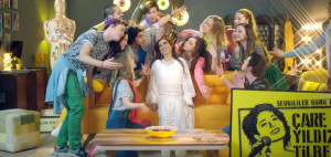 A scene from the 'anti-Valentine's Day' commercial released and then withdrawn by Turkcell, Turkey's largest cellphone operator. Photo: Screenshot.