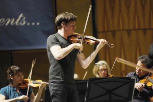 Joshua Bell, who now owns the famous violin, will perform at Lincoln Center on Monday. Photo: Twitter.