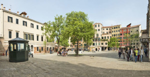 The main square of the Venetian Jewish ghetto. Photo: Didier Descouens via Wikimedia Commons.