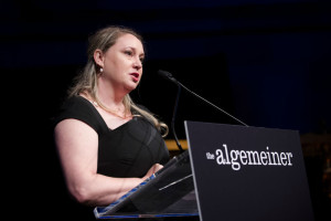 Matte Bentow speaking at the third annual Algemeiner "Jewish 100 Gala" in New York. Photo: Fotobuddy Photography. 