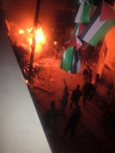 Heavy fire exchange between Palestinian gunmen and Israeli forces at the Qalandiya refugee camp. The soldiers that accidentally drove into the camp were saved by IDF soldiers. Photo: Twitter.