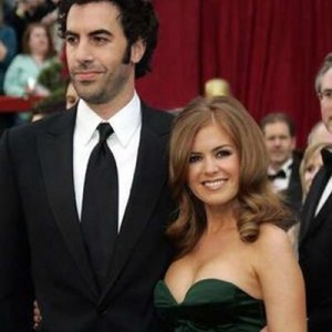 Sacha Baron Cohen with his wife Isla Fisher. The celebrity couple took shots on the Oscars red carpet. Photo: Twitter.