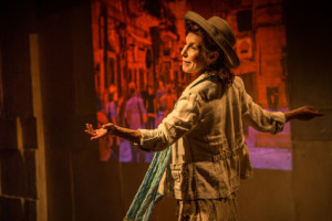 Lisa Robins plays Israeli-American author Sherri Mandell in the Los Angeles Jewish Women's Theatre's “The Blessing of a Broken Heart,” which is based on Mandell’s first book. Photo: Zachary Andrews.