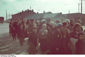 Jews in Minsk, 1941. Photo: Wikipedia.
