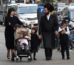 A hasidic family in Borough Park, Brooklyn. Photo: Wikipedia.