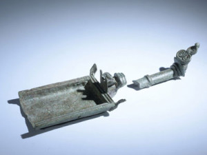 The newly discovered Second Temple-era bronze incense shovel. Photo: Israel Antiquities Authority.