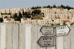 Road sign leading to Hizma, where the bombings took place. Photo: Wikipedia.