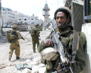 Israeli soldiers during Operation Defensive Shield, 2002. Photo: Wikipedia