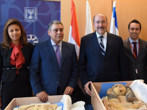 Israeli Foreign Ministry Director-General Dore Gold (third from left) with Egyptian Ambassador to Israel Hazem Khairat (second from left) at Sunday's ceremony that marked Israel's return of sarcophagus covers to Egypt. Photo Israeli Foreign Ministry/Eleram Mendel.
