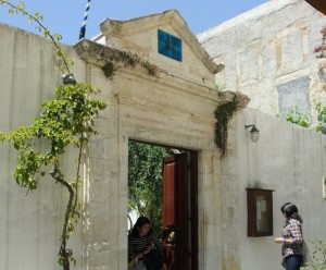 A new app teaches users about the Jewish history of Crete, including the remnants of Crete's Etz Hayyim Synagogue (pictured here). Photo: Wikimedia Commons.