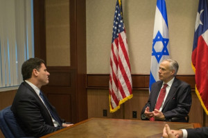 Texas Governor Greg Abbott (right) with Israeli Ambassador to the US Ron Dermer. Photo: Office of the Governor.