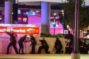 Police at the scene of the Dallas shooting, in which five officers were killed. Photo: Twitter/IsraelHatzolah.