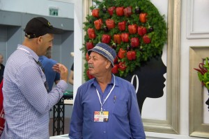 Israeli and Palestinian farmers taking part in the 2016 Fresh Agro Mashov Fair. Photo: COGAT. 
