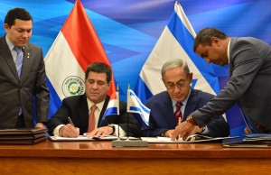 Prime Minister Benjamin Netanyahu meets with Paraguayan President Horacio Cartes. Photo: Kobi Gideon/GPO. 