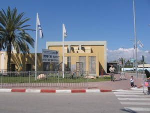 The Jordan River border crossing between Jordan and Israel near the Sea of Galilee. Credit: Wikimedia Commons.