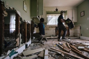 IsraAID workers in West Virginia, helping homeowners affected by the severe flood. Photo: Facebook. 