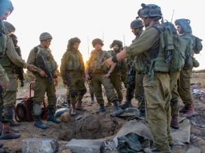 IDF paratroopers in Gaza during Operation Protective Edge. Photo: Wikipedia.