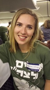 IDF lone soldier Rebecca Glanzer on her way to Israel to make aliyah. Photo: The Algemeiner. 