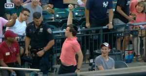 A Jewish man caught a ball bare-handed at a Yankees vs. Mets game. Photo: Screenshot.