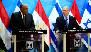 Egyptian Foreign Minister Sameh Shoukry (left) with Israeli Prime Minister Benjamin Netanyahu in Jerusalem. Photo: Screenshot.