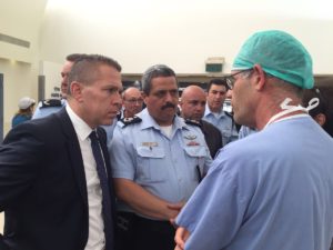 Israeli Public Security Minister Gilad Erdan, left. Photo: Twitter.
