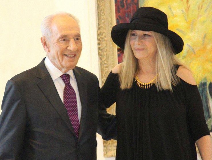 Shimon Peres and Barbara Streisand. Photo: Twitter.
