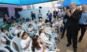 Israeli Prime Minister Benjamin Netanyahu at the Tamra Ha'emek elementary school in the Galilee. Photo: Amos Ben Gershom/GPO. 