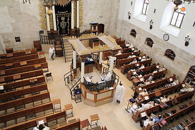 Praying at the Hurva synagogue. Photo: Wikipedia.