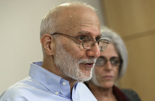 Alan Gross and his wife Judy at a press conference on the day of his release, December 17, 2014 in Washington, DC. Photo: Win McNamee/Getty Images.