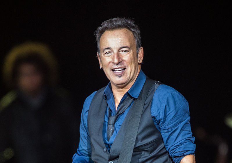 800px-bruce_springsteen_-_roskilde_festival_2012
