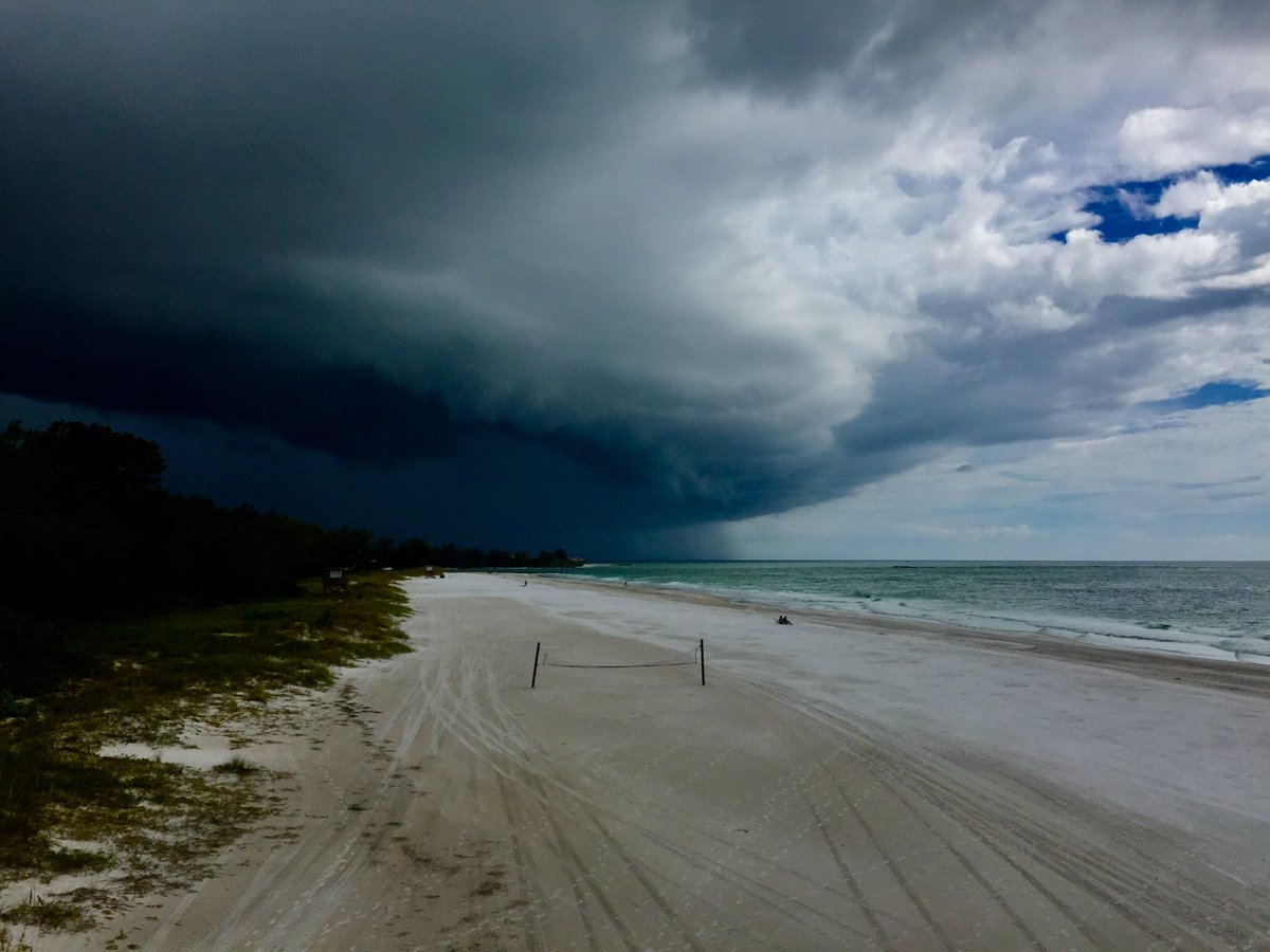 A shelf cloud of Hurricane Matthew spotted on Coquina Beach in Florida. Photo: Twitter/Manatee County Public Safety.