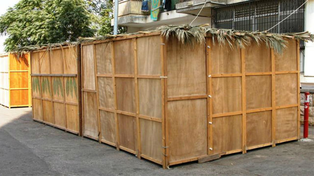 A traditional sukkah. Photo: Wikimedia Commons. 