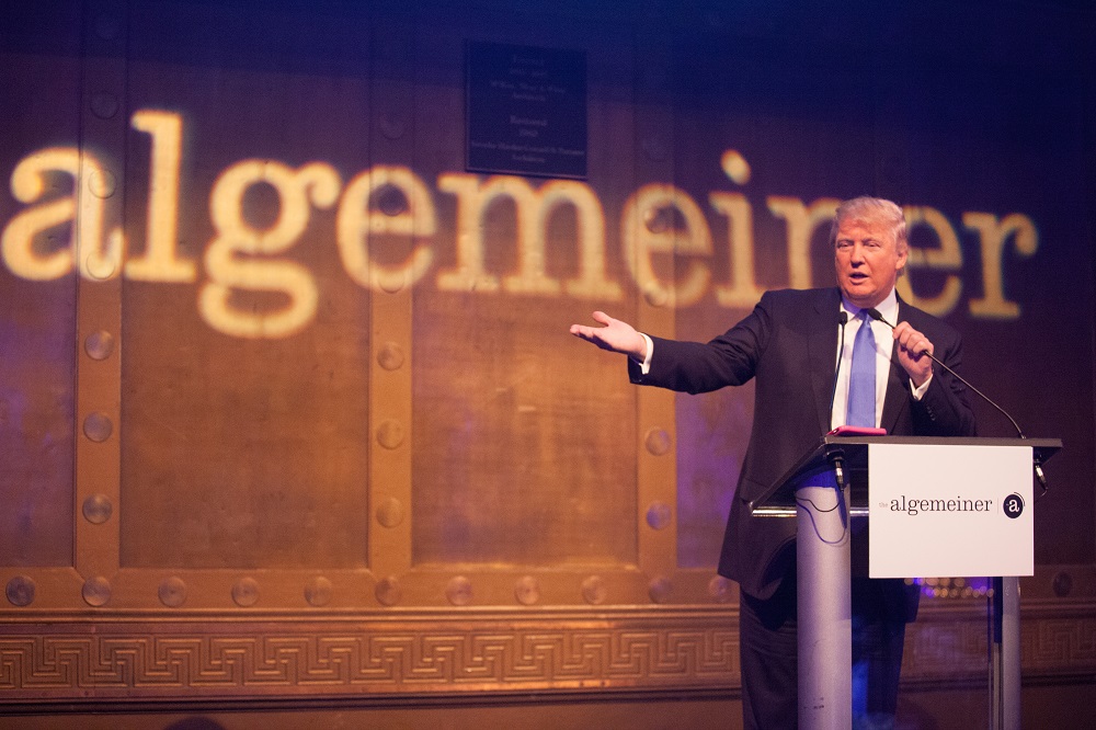 Donald Trump, delivering his acceptance speech at The Algemeiner gala in 2015. Photo: Algemeiner.