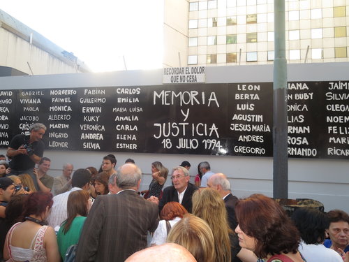 A July 2015 memorial in Buenos Aires for the victims of the 1994 AMIA Jewish center bombing. Photo: Jaluj/Wikimedia Commons.