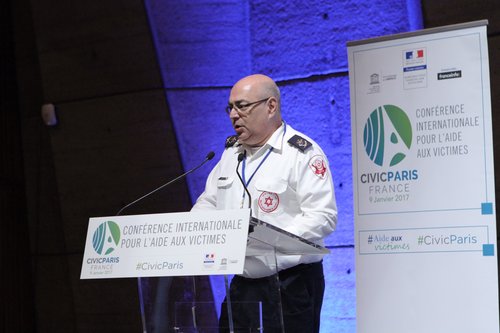 Chaim Rafalowski, Magen David Adom’s (MDA) disaster management coordinator, gives a presentation at the recent International Conference for Victims Assistance in Paris. Photo: Courtesy of MDA.