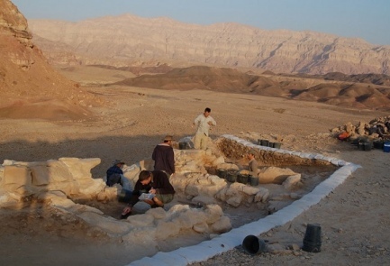A section of the newly discovered wall at the Timna copper mines in southern Israel. Photo: Dr. Erez Ben-Yosef.