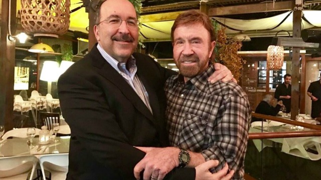 Ex-Israeli Foreign Ministry Director General Dore Gold and legendary US actor and martial artist Chuck Norris. Photo: Dore Gold's Twitter account.