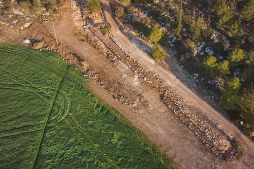 An aerial view of the Roman-era road that Israeli archaeologists recently discovered near the city of Beit Shemesh. Photo: Griffin Aerial Photography Company/Israel Antiquities Authority.